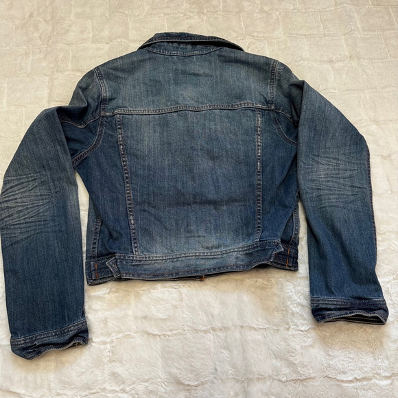 Hollister Denim  Blue Jean Jacket Size Large NWT Has a removable Brooch - Picture 3 of 16
